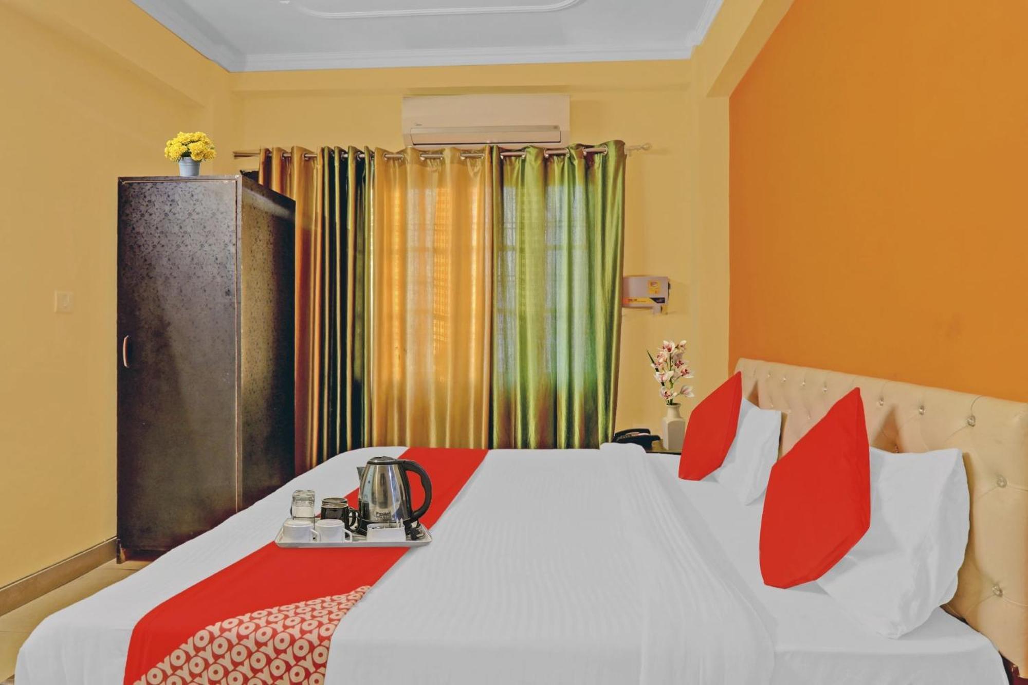 Hotel O J.D Palace Chinhat Bagian luar foto