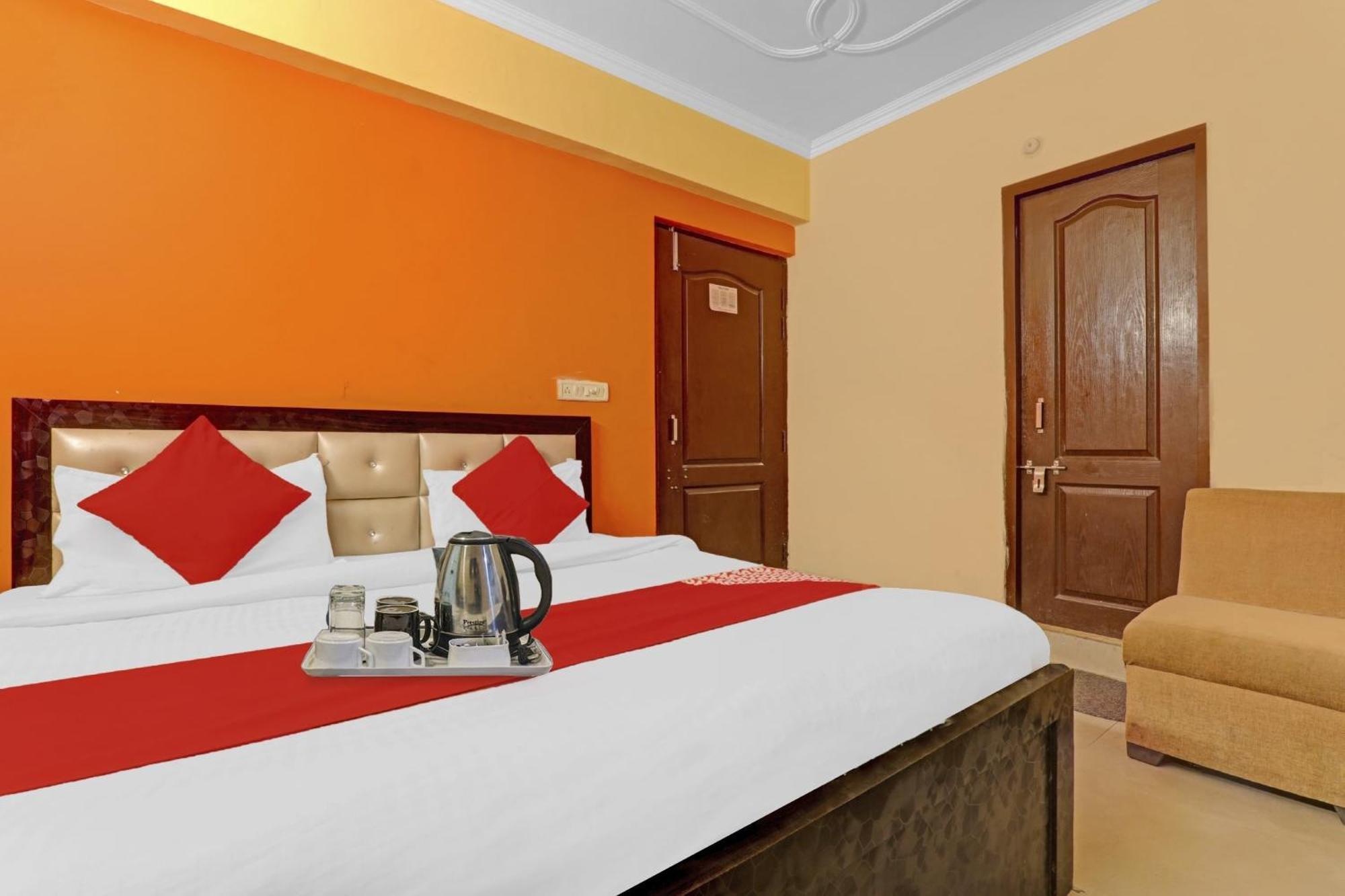 Hotel O J.D Palace Chinhat Bagian luar foto