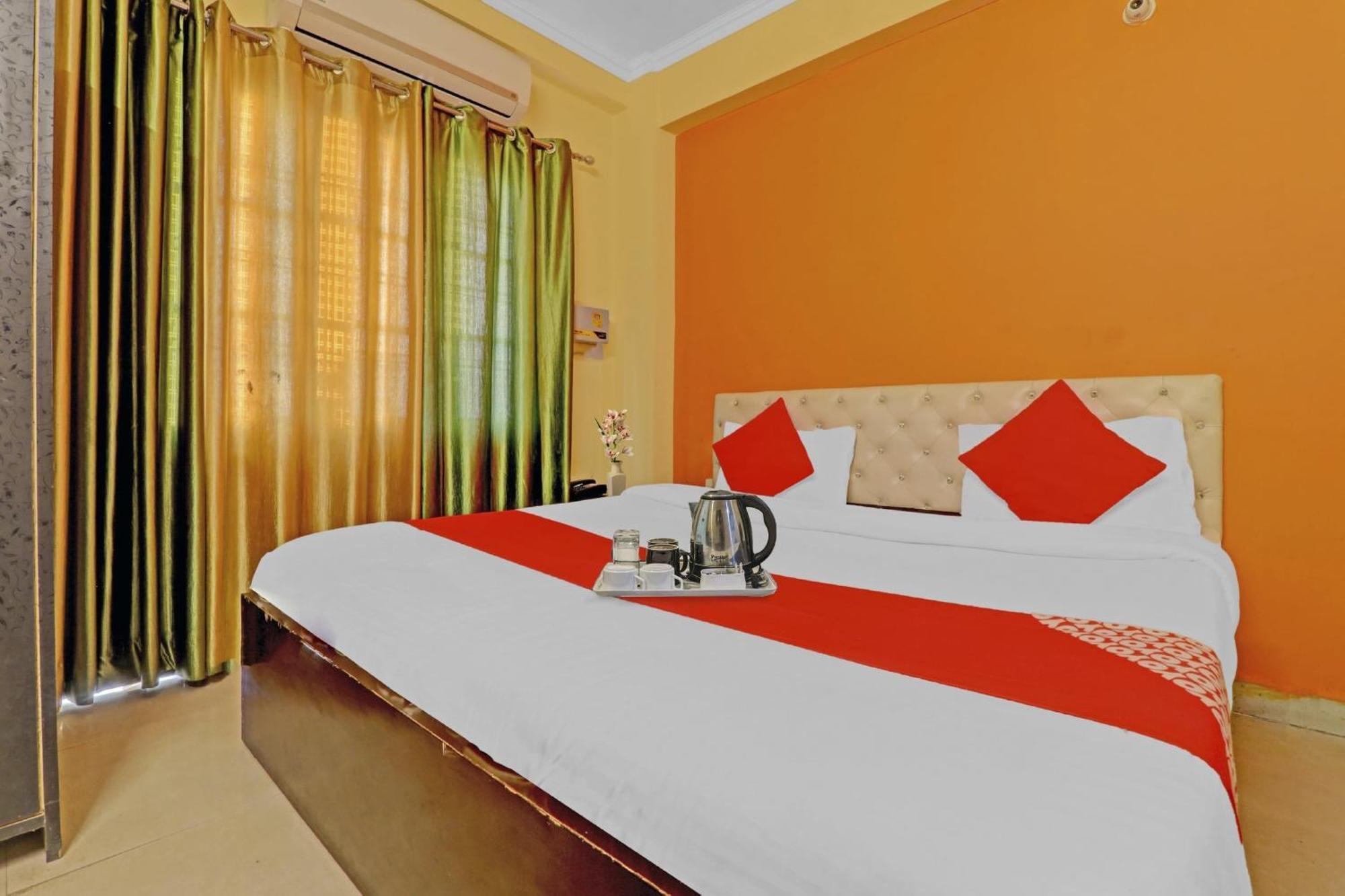 Hotel O J.D Palace Chinhat Bagian luar foto