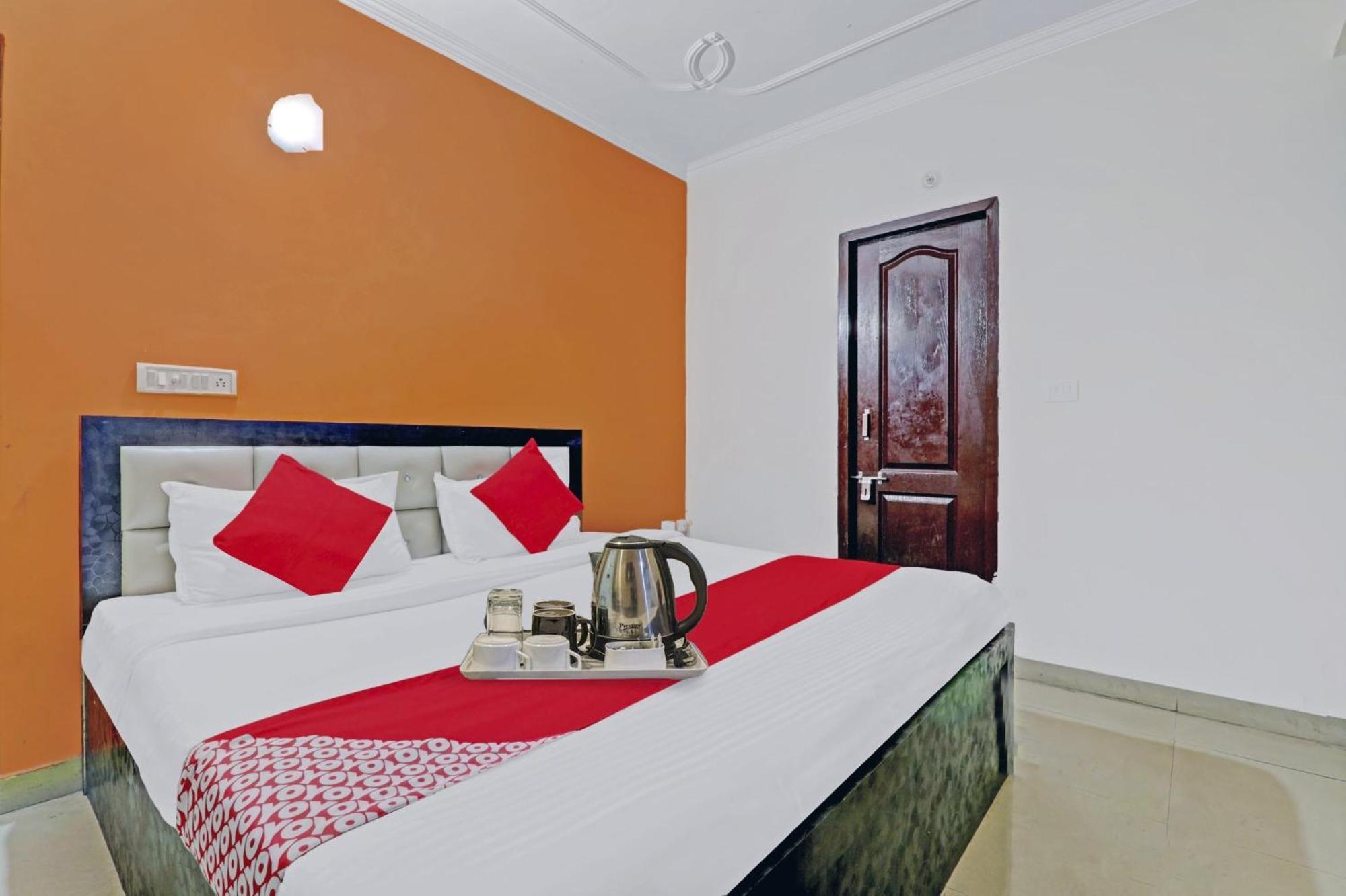 Hotel O J.D Palace Chinhat Bagian luar foto