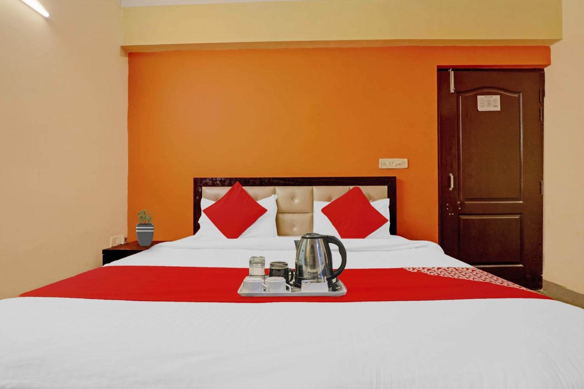 Hotel O J.D Palace Chinhat Bagian luar foto
