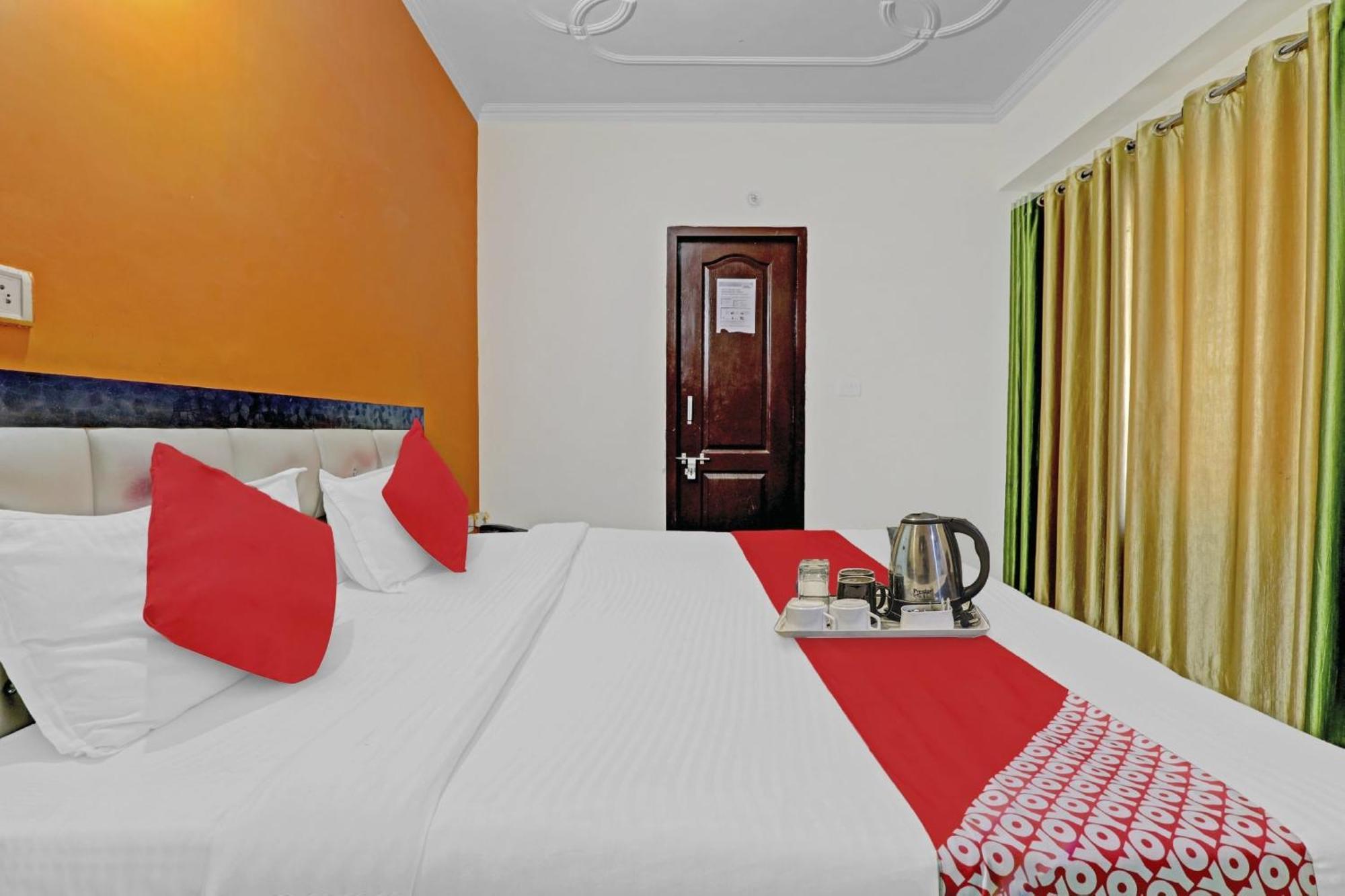 Hotel O J.D Palace Chinhat Bagian luar foto