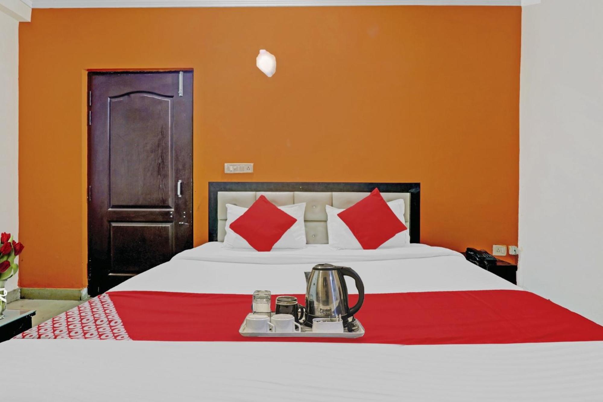 Hotel O J.D Palace Chinhat Bagian luar foto