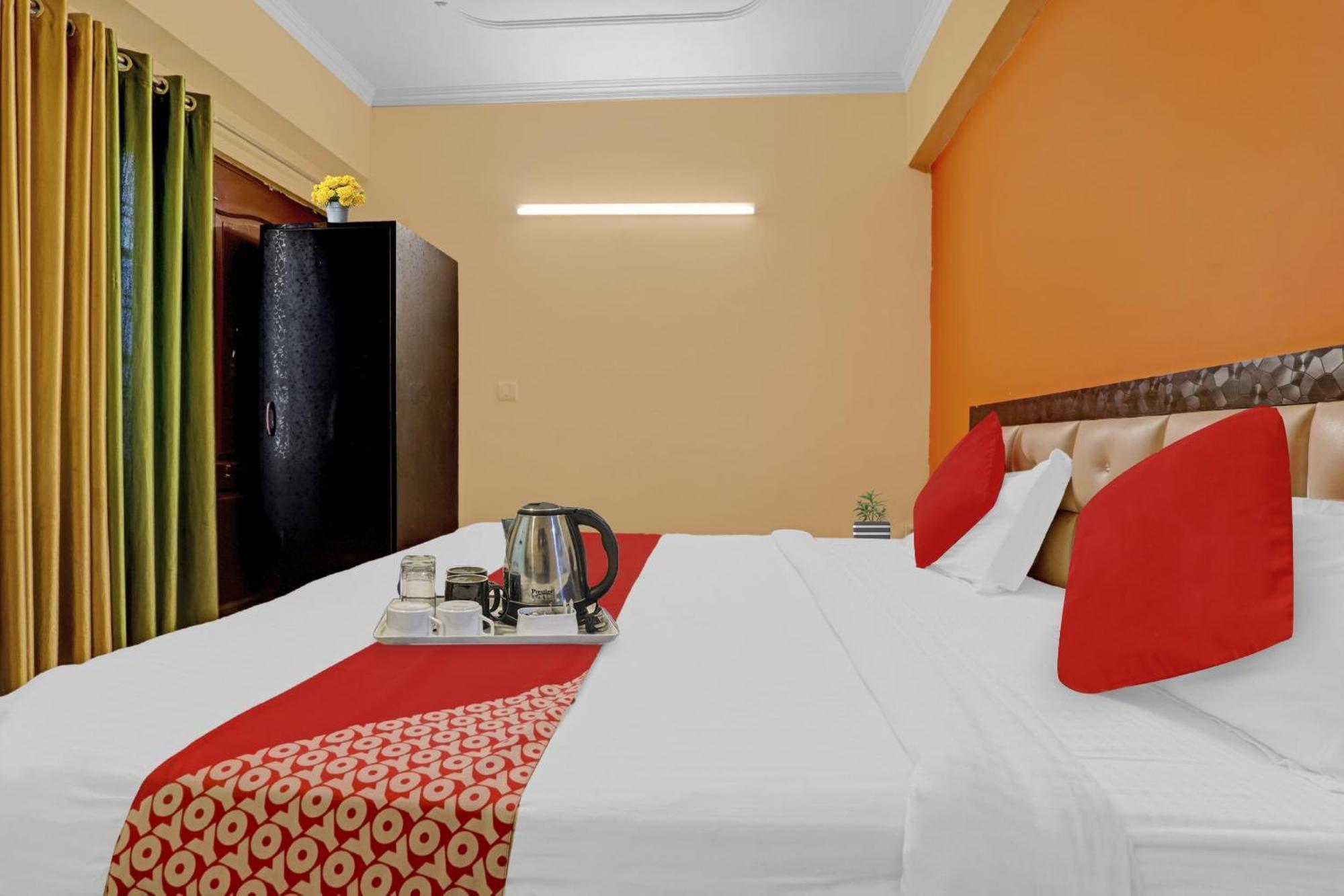 Hotel O J.D Palace Chinhat Bagian luar foto