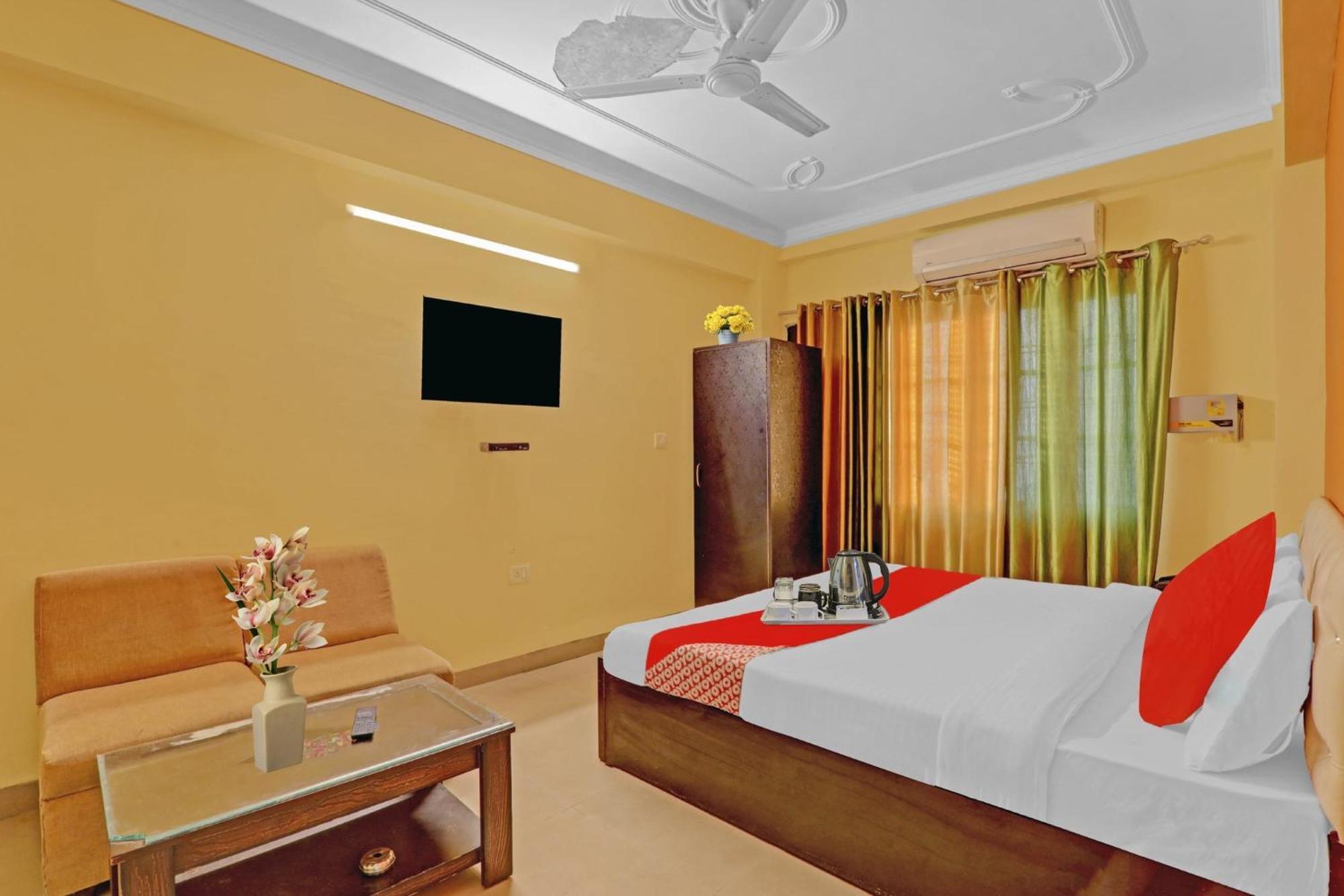 Hotel O J.D Palace Chinhat Bagian luar foto